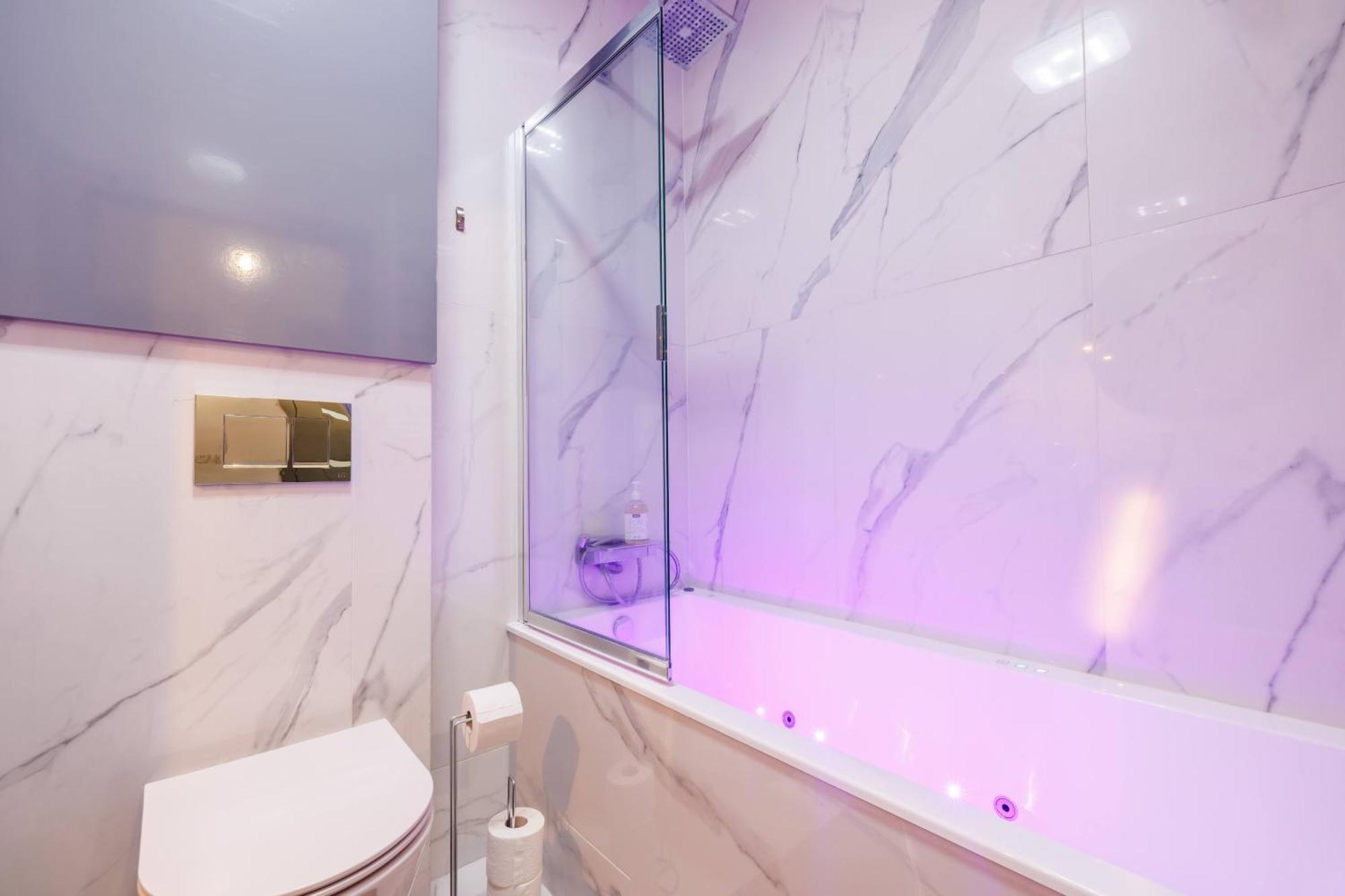 Luxury Apartment With Spa Bath- City Centre, Free Parking Rzeszow Exterior photo