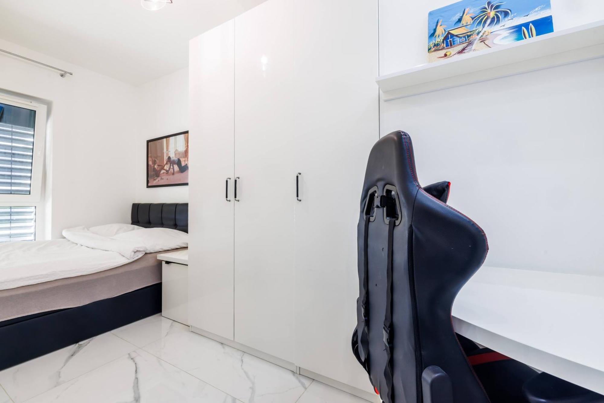 Luxury Apartment With Spa Bath- City Centre, Free Parking Rzeszow Exterior photo